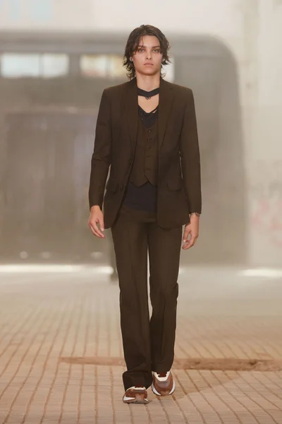 Look 14